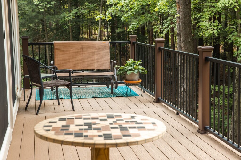 custom-deck-building-rockford-mi-walden-design_hero